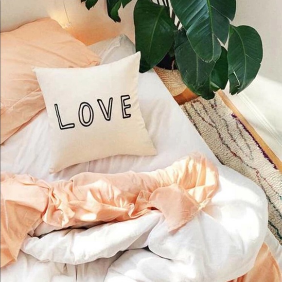 NWT Love throw pillow cover 18x18 - Picture 1 of 3